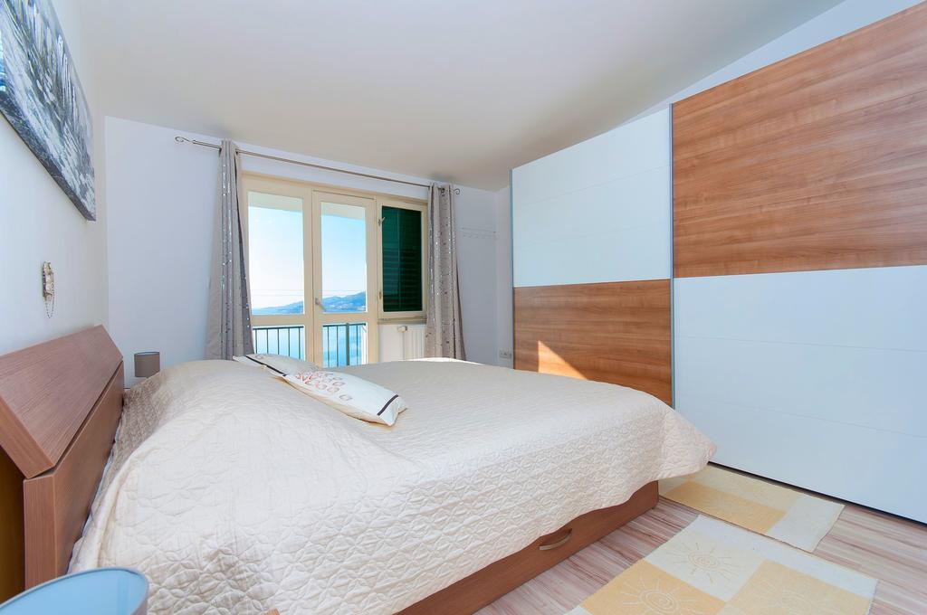 Apartment Lelas 奥米什 外观 照片