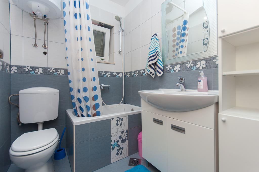 Apartment Lelas 奥米什 外观 照片