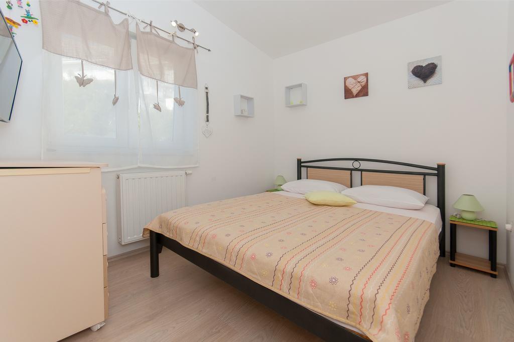 Apartment Lelas 奥米什 外观 照片