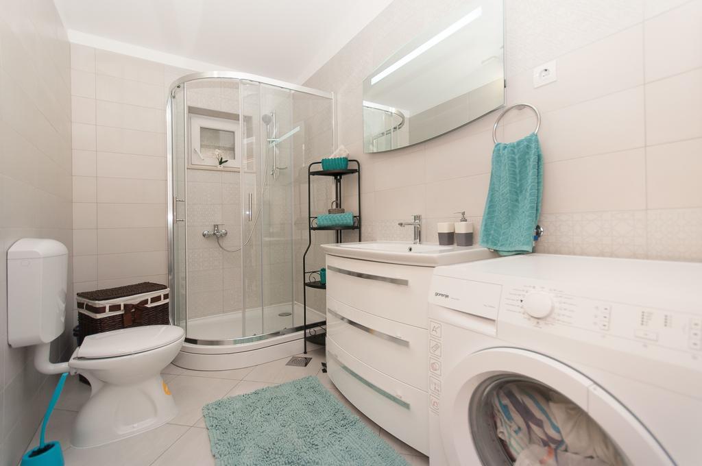 Apartment Lelas 奥米什 外观 照片