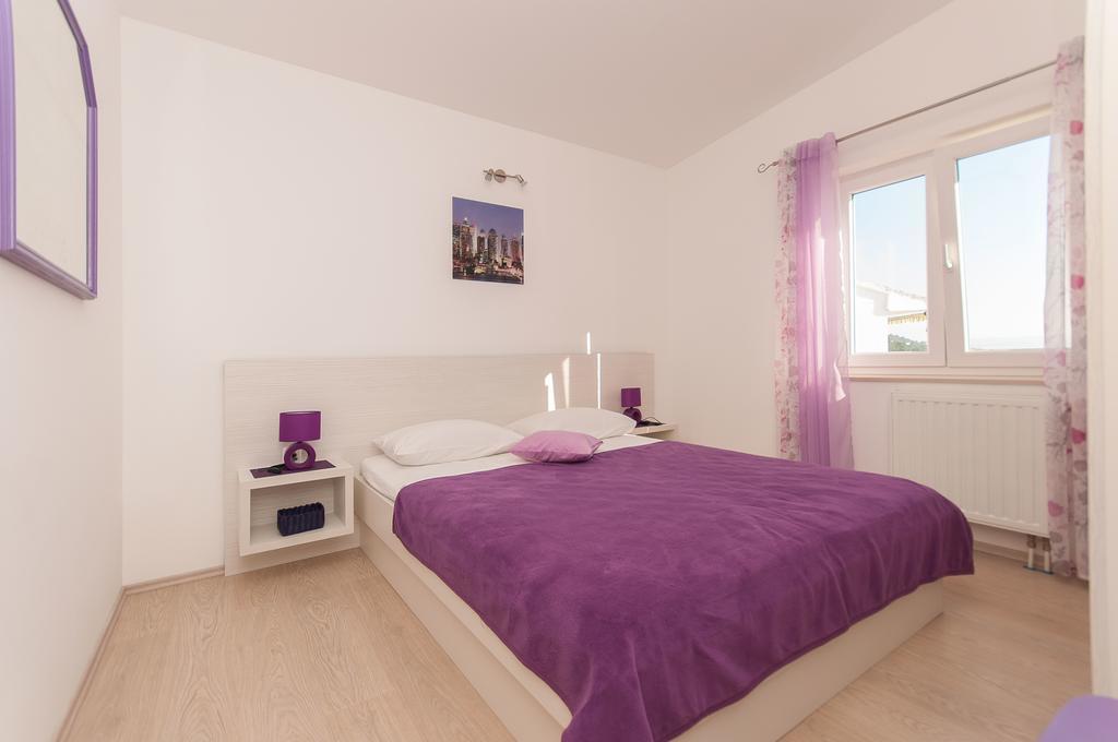 Apartment Lelas 奥米什 外观 照片