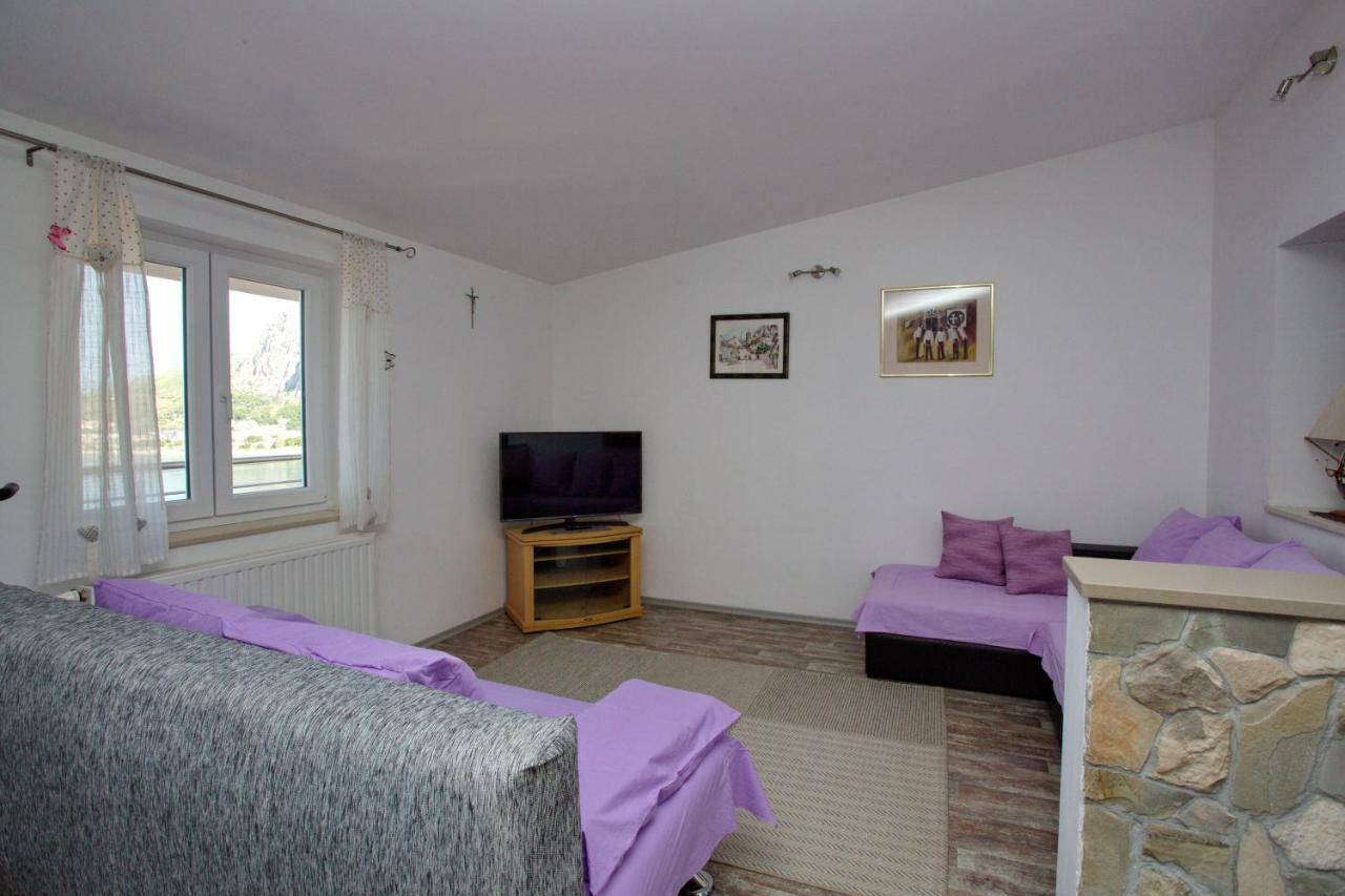 Apartment Lelas 奥米什 外观 照片