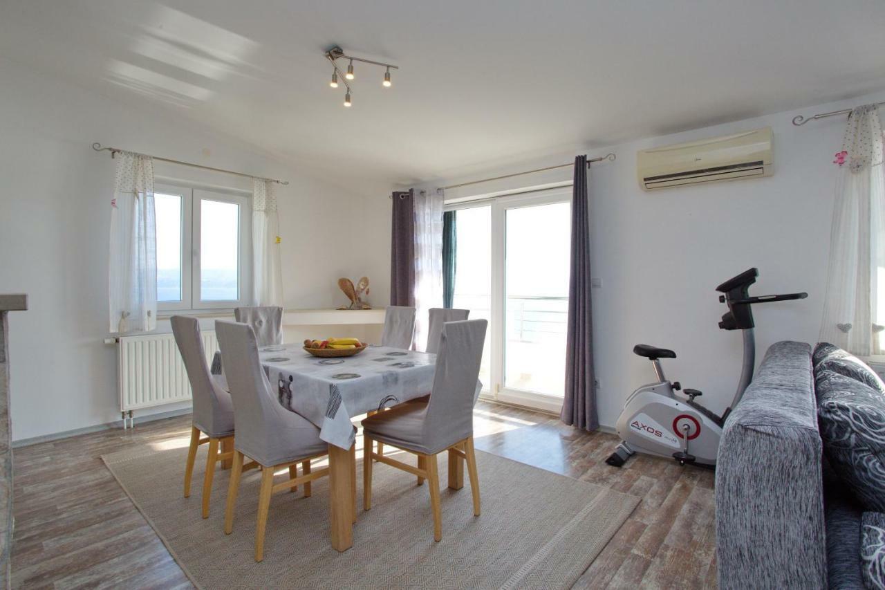 Apartment Lelas 奥米什 外观 照片