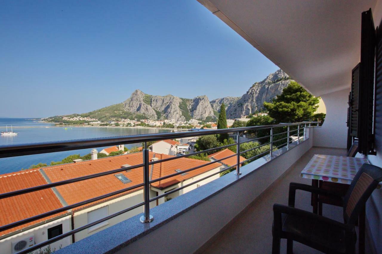 Apartment Lelas 奥米什 外观 照片